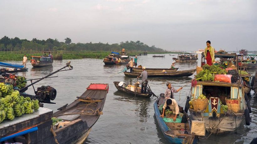 Cai_Be_Floating_market3_compressed_fhx1-4j